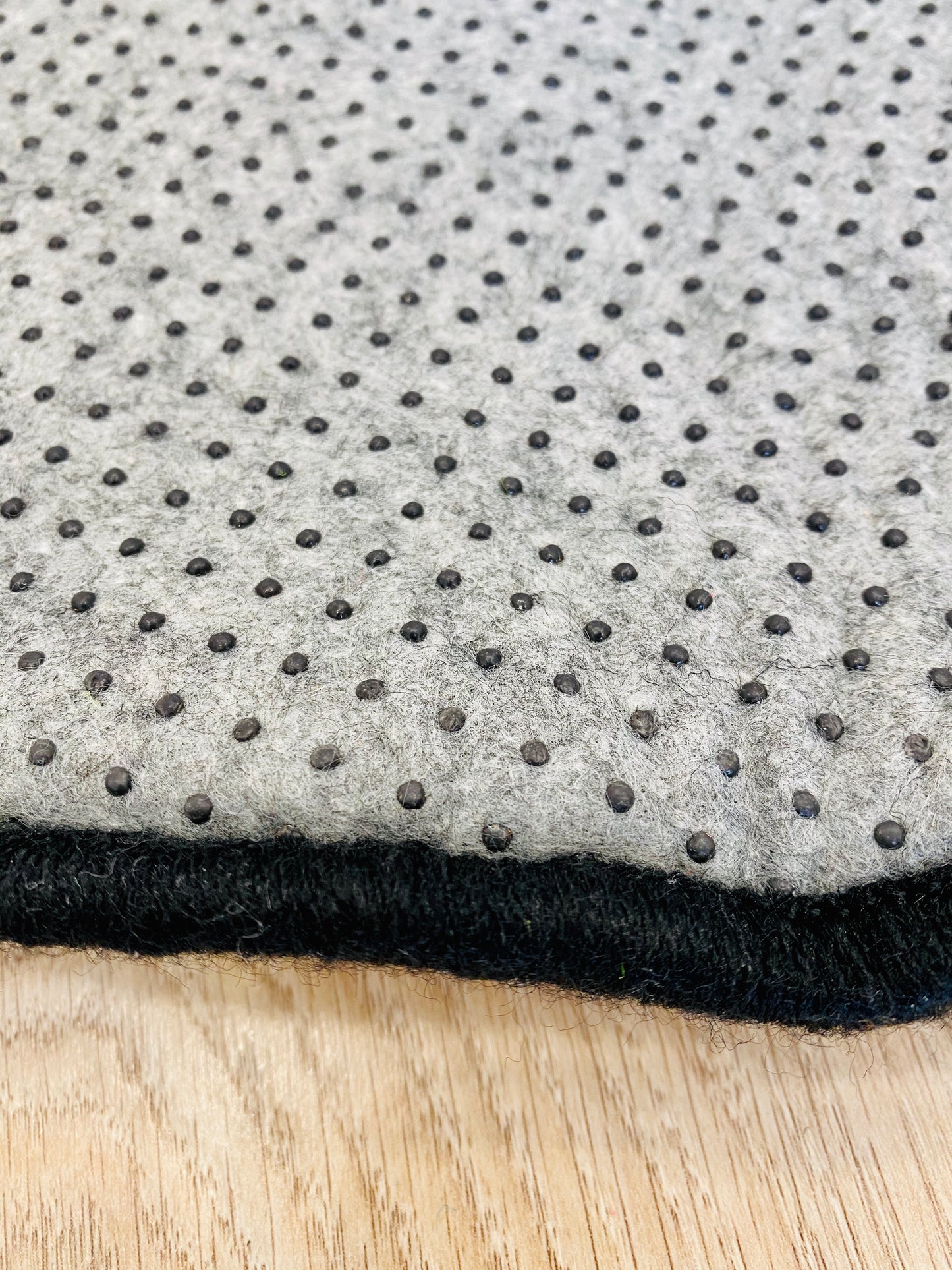 Hebru Brantley Wool Thread Modern Accent Premium Area Living Room Carpet